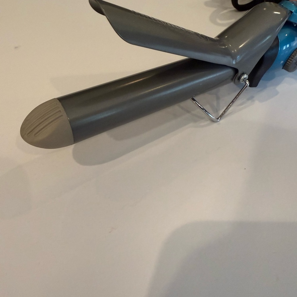 Babyliss PRO Nano Titanium Curling Iron 1” - Picture 4 of 4